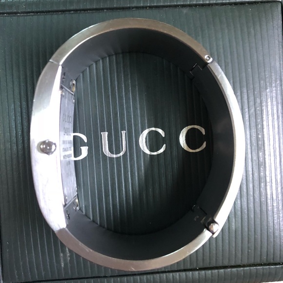 GUCCI STAINLESS STEAL WATCH - Picture 3 of 6